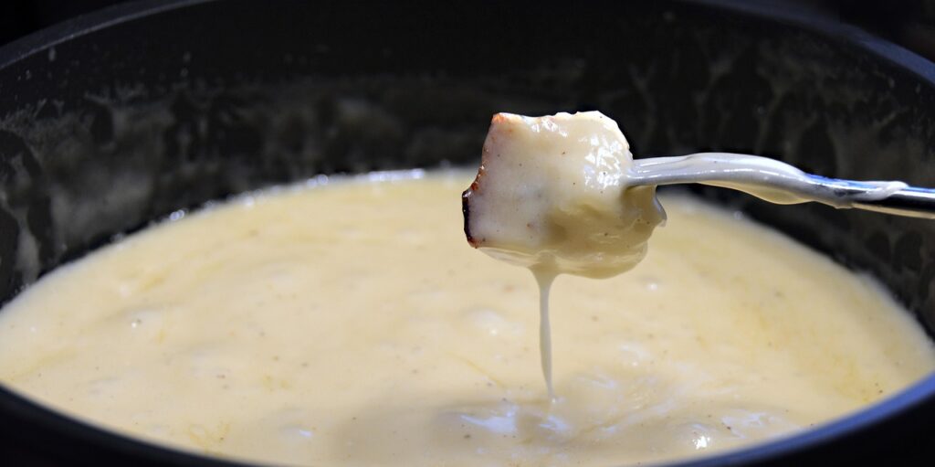 cheese fondue, fondue, meal, cheese, specialty, nourishment, yummy, melted, swiss court, enjoy the meal, switzerland, food, national dish, heat, loaf, baguette, immersion, fondue fork, swiss fondue, piece of bread, fork, melt, fuel paste, fondue, fondue, fondue, fondue, fondue
